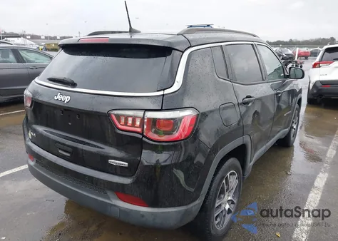 2018 Jeep Compass Latitude 4X4 z USA, uszkodzony, nr VIN 3C4NJDBB4JT113978